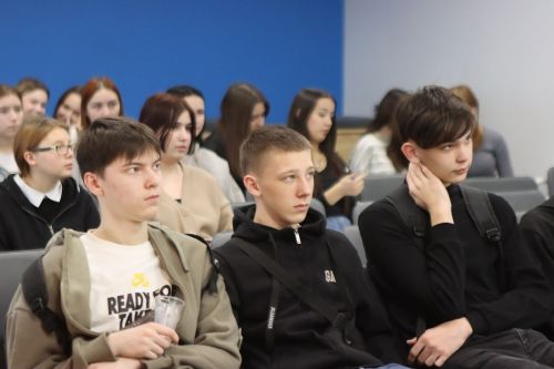 Татарстанский журналист встретился с молодежными активистами в Лаишеве