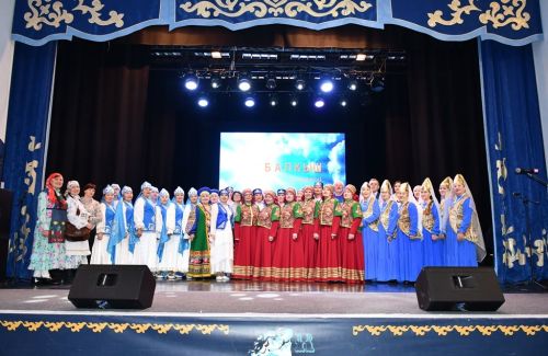 В РДК Лаишева выступили участники возрастного фестиваля «Балкыш / Сияние»