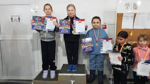 Засверкали лаишевские звездочки конькобежного спорта