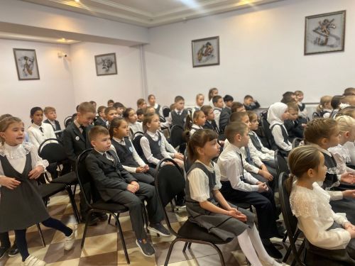В Столбищенской школе к обучению младшеклассников правилам дорожного движения подходят креативно