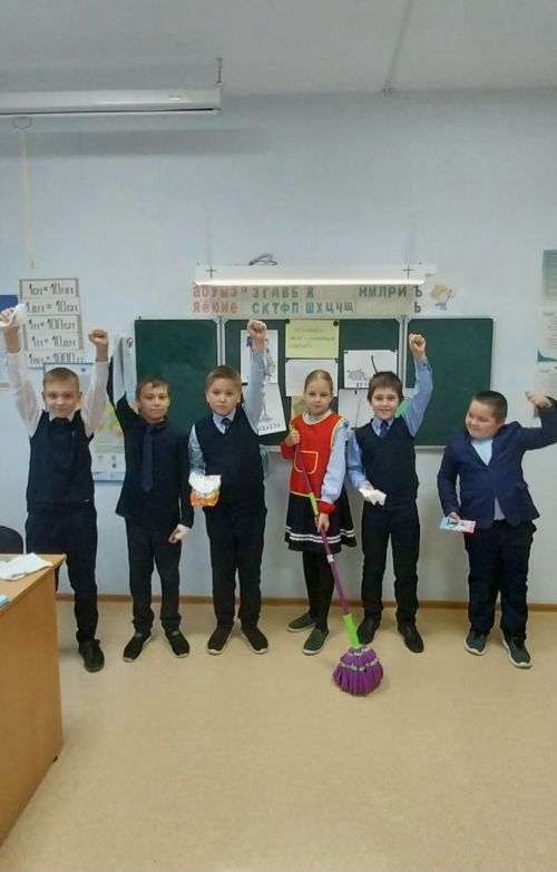 Ташкирменские ученики навели порядок в классе
