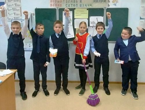 Ташкирменские ученики навели порядок в классе
