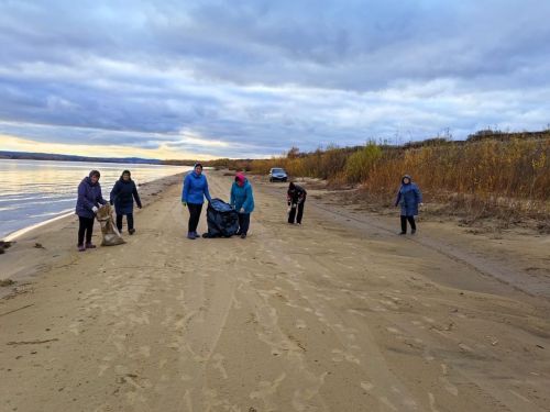 Жители Лаишевского района убрали мусор на берегу Камы