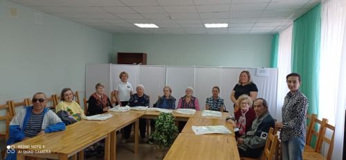 Декада пожилых: напомнили о ПДД и вспомнили советские фильмы