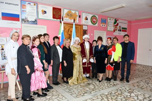 В селе Державино на территории школы посадили сиреневый сад