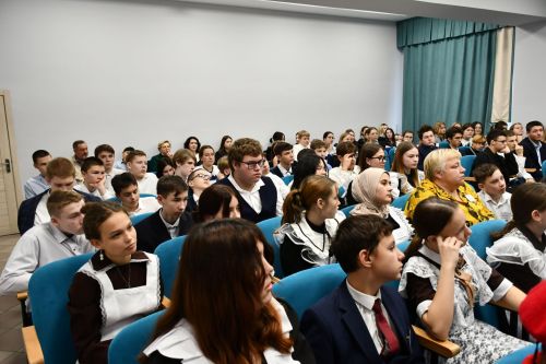 Герой России Владимир Легошин встретился с лаишевскими школьниками