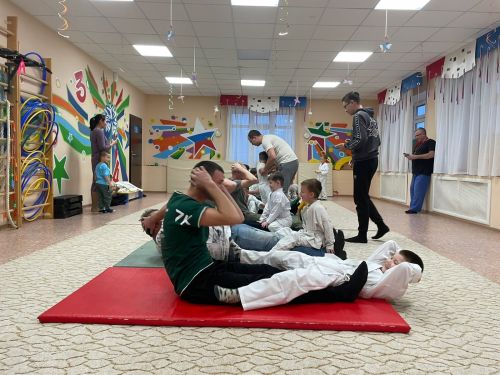 В спортзале детсада «Ромашка» прошли спортивные соревнования