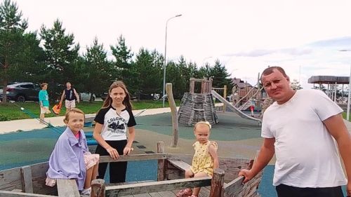 День матери. Если Бог даёт ребенка, он даст, чем его накормить