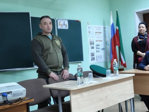 Песню о воинах-пограничниках слушали стоя