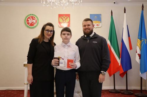 Фоторепортаж с церемонии вручения паспортов школьникам Лаишевского района