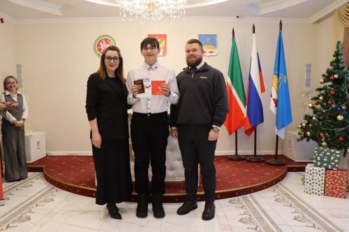 Фоторепортаж с церемонии вручения паспортов школьникам Лаишевского района