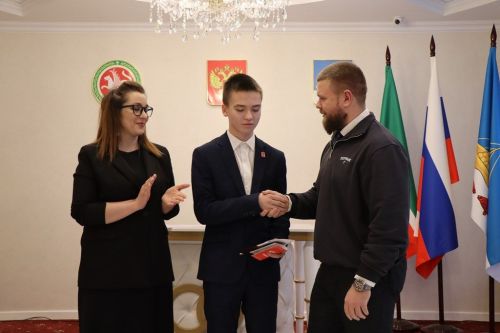 Фоторепортаж с церемонии вручения паспортов школьникам Лаишевского района