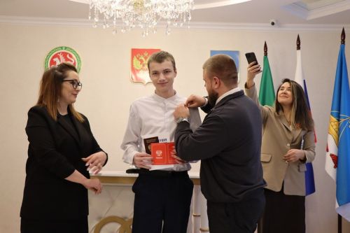 Фоторепортаж с церемонии вручения паспортов школьникам Лаишевского района