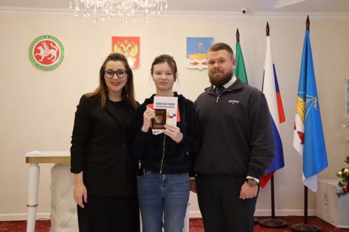 Фоторепортаж с церемонии вручения паспортов школьникам Лаишевского района