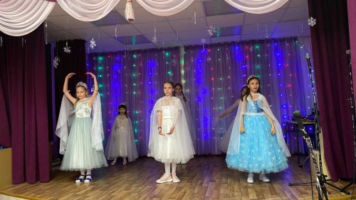 Традицияләр: Илдус Зарипов балалар йортында тәрбияләнүчеләрне Яңа ел белән котлады