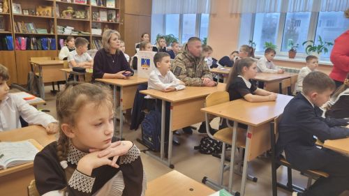 Лаишевские школьники встречали участника СВО стихами и песнями