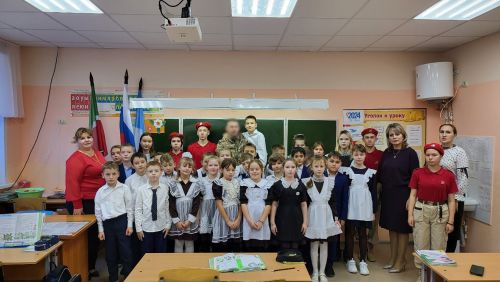 Лаишевские школьники встречали участника СВО стихами и песнями