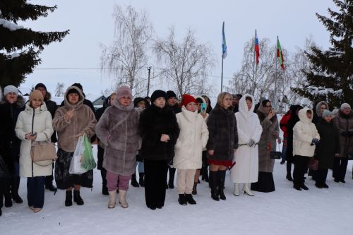 В лаишевской школе №2 открыли мемориальную доску в память о первом директоре Валентине Иванове