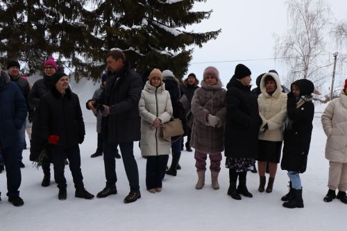 В лаишевской школе №2 открыли мемориальную доску в память о первом директоре Валентине Иванове