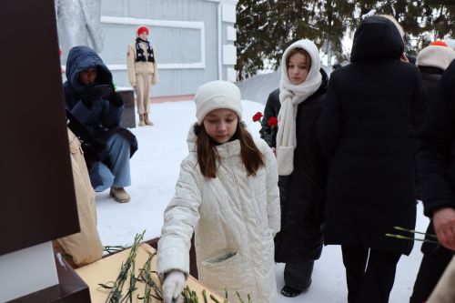 В лаишевской школе №2 открыли мемориальную доску в память о первом директоре Валентине Иванове