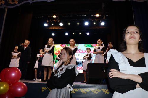 Школу №2 имени Героя Советского Союза Б.К.Кузнецова поздравили с 40-летним юбилеем