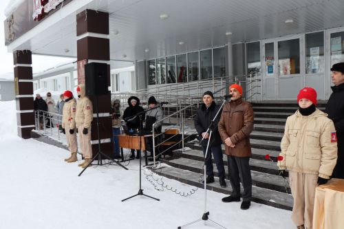 В лаишевской школе №2 открыли мемориальную доску в память о первом директоре Валентине Иванове