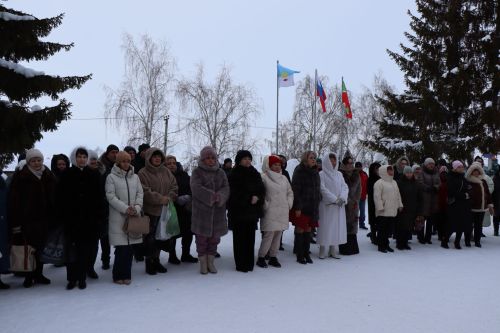 В лаишевской школе №2 открыли мемориальную доску в память о первом директоре Валентине Иванове