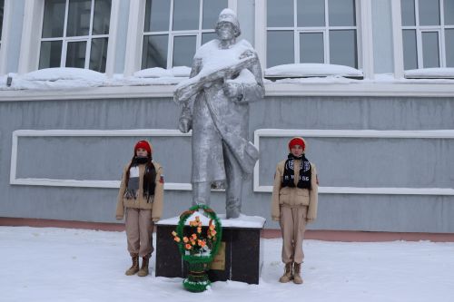 В лаишевской школе №2 открыли мемориальную доску в память о первом директоре Валентине Иванове