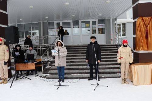 В лаишевской школе №2 открыли мемориальную доску в память о первом директоре Валентине Иванове