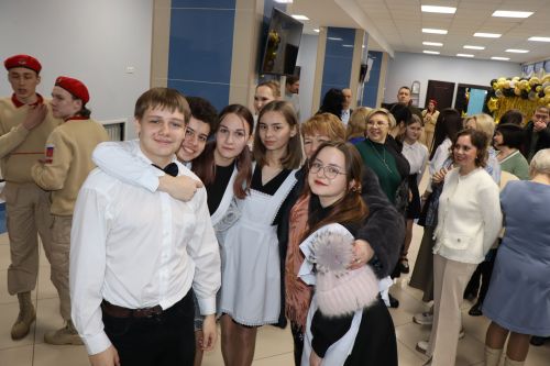 Школу №2 имени Героя Советского Союза Б.К.Кузнецова поздравили с 40-летним юбилеем