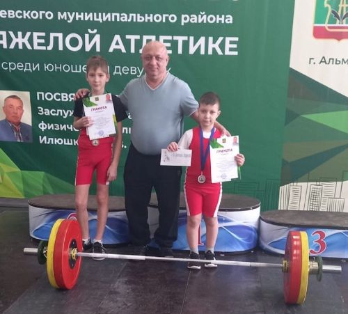 Лаишевские тяжелоатлеты покорили Альметьевск
