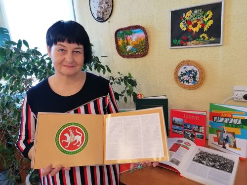 Лаишевцев знакомят с гербом Татарстана