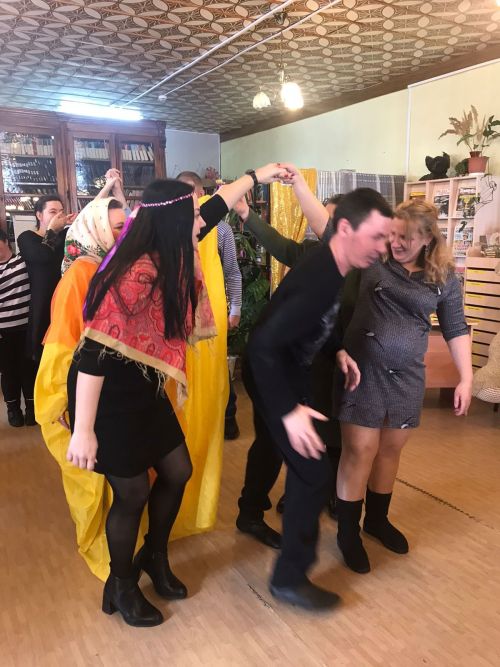 В Лаишевской библиотеке провели фольклорные посиделки «Собирайся, народ, к нам Масленица идёт!»