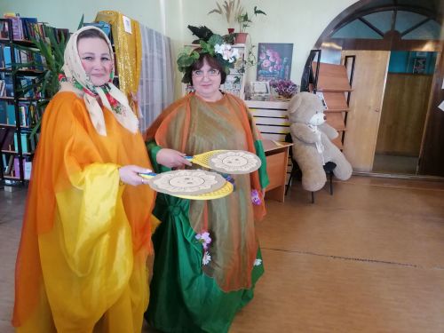 В Лаишевской библиотеке провели фольклорные посиделки «Собирайся, народ, к нам Масленица идёт!»