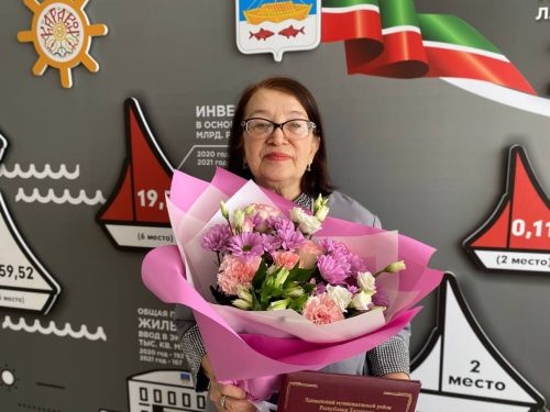 С юбилеем поздравили Зухру Лезину