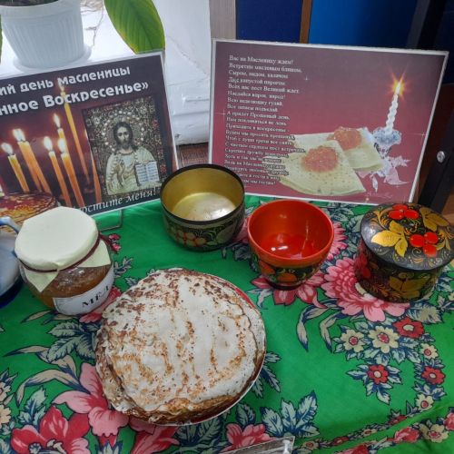 Выставка-праздник «Масленица идет, блин да мед несет» оформлена в Лаишевской библиотеке