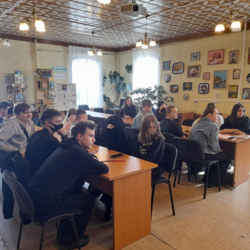 В преддверии выборов Президента РФ в библиотеке г. Лаишево состоялась Своя игра «Мы — будущие избиратели»