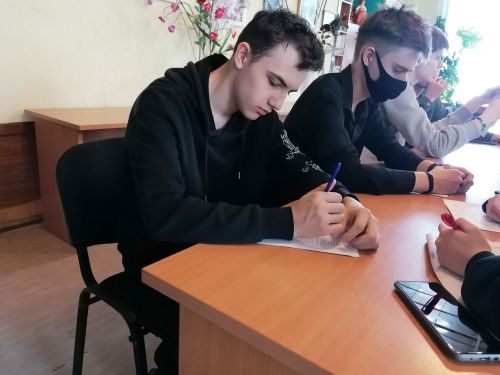 В преддверии выборов Президента РФ в библиотеке г. Лаишево состоялась Своя игра «Мы — будущие избиратели»