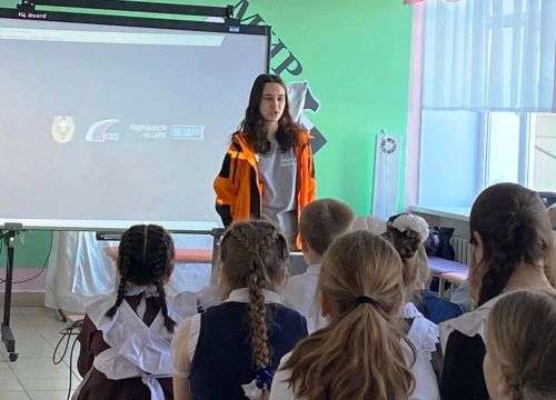 Сотрудники БДД, ПДН и поисково-спасательного отряда «ЛизаАлерт» встретились со школьниками