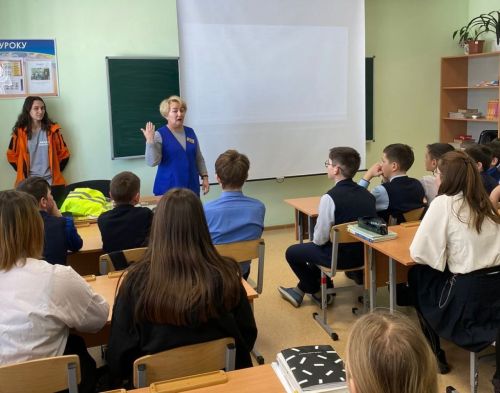 Сотрудники БДД, ПДН и поисково-спасательного отряда «ЛизаАлерт» встретились со школьниками