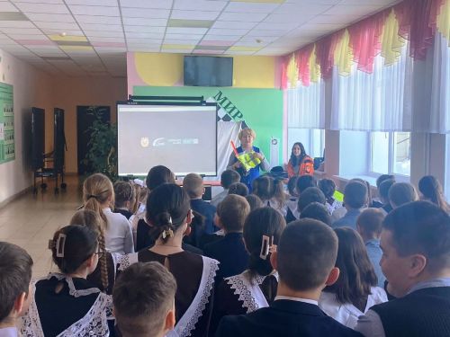 Сотрудники БДД, ПДН и поисково-спасательного отряда «ЛизаАлерт» встретились со школьниками