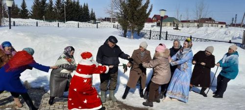 Жители села Атабаево сегодня праздновали Карга боткасы