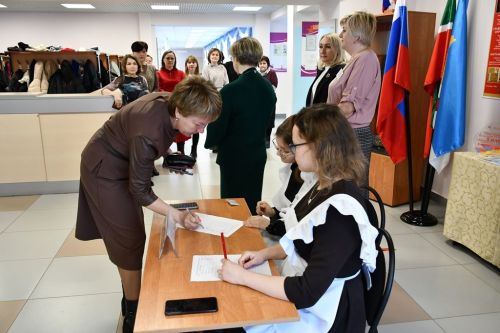 Родители выпускников Лаишевского района приняли участие в акции «Сдаем ЕГЭ всей семьей»