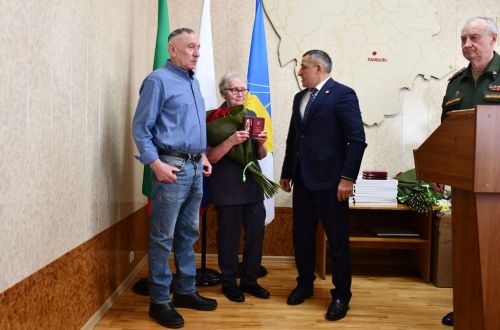 Семьям бойцов СВО из Лаишевского района вручили ордена Мужества