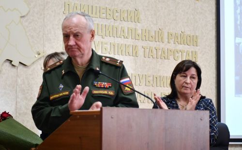 Семьям бойцов СВО из Лаишевского района вручили ордена Мужества