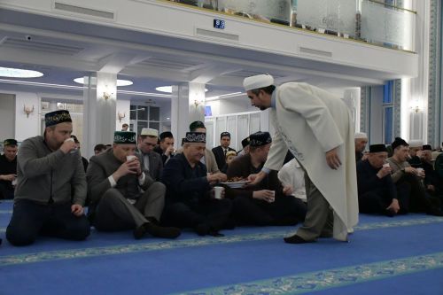 В Соборной мечети г.Лаишево прошел первый ифтар