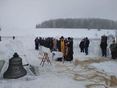 В Татарстане в Лаишевском районе в селе Среднее Девятово освящают колокола для строящейся православной церкви