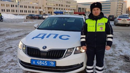 Экипаж ДПС помог бабушке найти потерявшуюся внучку