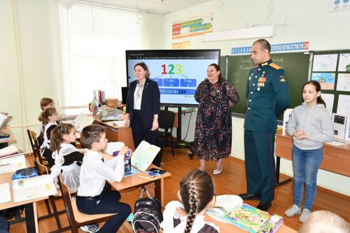 Лаишевскую гимназию №1 посетил Герой России, участник СВО Расим Баксиков