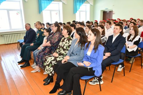 Лаишевскую гимназию №1 посетил Герой России, участник СВО Расим Баксиков